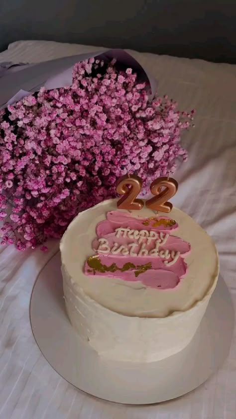 Happy Birthday Diy, Video Happy Birthday, Birthday Cake Video, Birthday Cake Alternatives, Happy Birthday 22, 22nd Birthday Cakes, Happy Birthday Clip, Small Birthday Cakes, Happy Birthday Decor