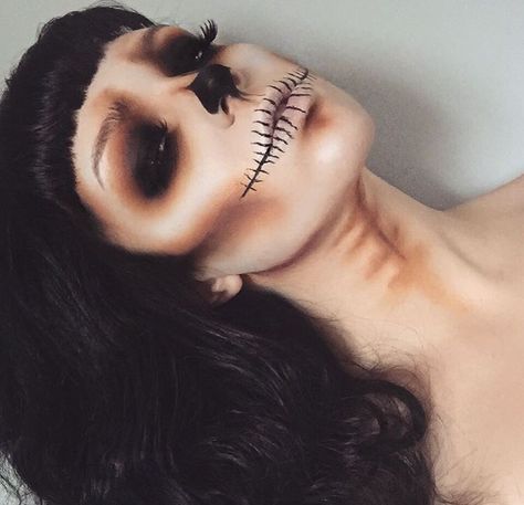 Pinterest: @Iamemonemo                                                                                                                                                                                 More Makeup Zombie, Halloweenský Makeup, Halloween Make-up Looks, Halloween Decor Diy, Drag Make-up, Horror Make-up, Halloween Makeup Diy, Den Mrtvých, Skeleton Makeup