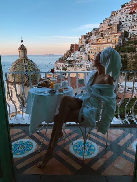 Vacation Vision Board, Sirenuse Positano, Alexandra Lapp, Breakfast With A View, Positano Beach, Le Sirenuse, Italy Vibes, Holiday Travel Destinations, Italy Pictures