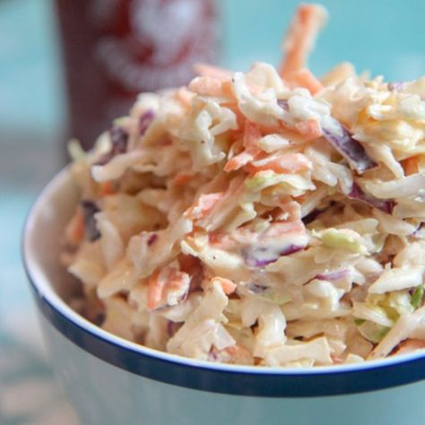 Sriracha Coleslaw. Quick and easy creamy sriracha coleslaw. #healthy #salad #recipes Sriracha Coleslaw, Coleslaw Healthy, Pineapple Coleslaw, Grateful Prayer, Easy Coleslaw, Thankful Heart, Grilled Burgers, Pulled Pork Sandwich, Coleslaw Recipe