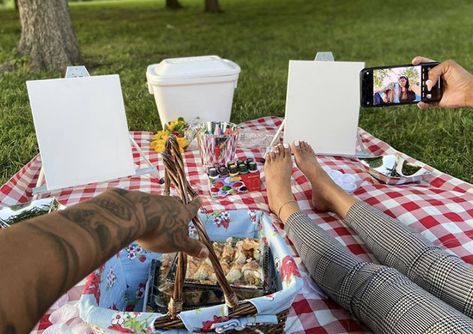 Car Dates Black Couples, Date Night Ideas Tiktok, Couple Picnic Aesthetic Ideas, Picnic Date Pictures, Picnic Date Activities, Couple Activity Aesthetic, Picnic Activities For Couples, Date Ideas Black Couples, Couple Date Ideas At Home