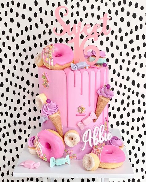 Sweet Tarts Candy, Donut Birthday Party Decorations, Den Den, Sweet 16 Candy, Donut Birthday Cake, Donut Ideas, Smash Cake Recipes, Donut Themed Birthday Party, Ice Cream Birthday Cake