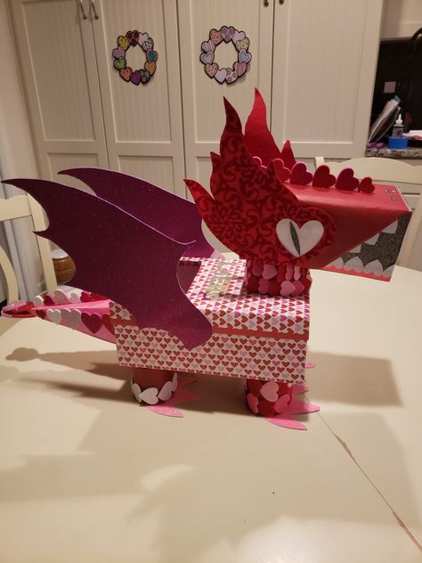 Dragon Valentines Boxes Diy, Snake Valentine Box Ideas, Wings Of Fire Valentine Box Ideas, Dragon Box Diy, Dragon Valentine Box Ideas, Dinosaur Valentine Box Ideas, Diy Dinosaur Valentine Boxes For Boys, Dragon Box Craft, Wolf Valentines Box Ideas