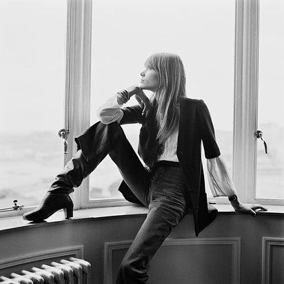 Françoise Hardy | 16 Hot French Babes Whose Style You Should Totally Steal Francoise Hardy Style, 70s Style Icons, Anita Pallenberg, Estilo Tomboy, Jean Shrimpton, Bianca Jagger, Charlotte Rampling, Francoise Hardy, Lauren Hutton