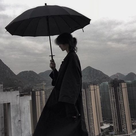 Holding Umbrella Reference, Umbrella Reference, Douyin Style, Holding Umbrella, Feeling Silly, Aesthetic Korean, Best Filters For Instagram, Cool Poses, Hair Reference