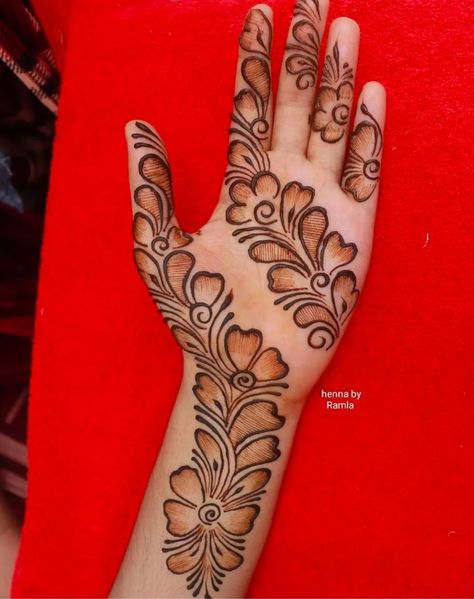 Simple Arabic Mehndi Designs, Henna Designs Wrist, Latest Henna Designs, Mehndi Designs For Kids, Very Simple Mehndi Designs, Simple Mehndi Designs Fingers, Engagement Mehndi Designs, Full Mehndi Designs, Henna Tattoo Designs Simple