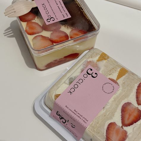 strawberry tiramisu , ichigo sando , strawberry sando , fruit sando Ichigo Sando, Fruit Sando, Strawberry Tiramisu, Food Business Ideas, Dessert Cup, Road Trip Snacks, Dessert Boxes, Food Business, Cake Box