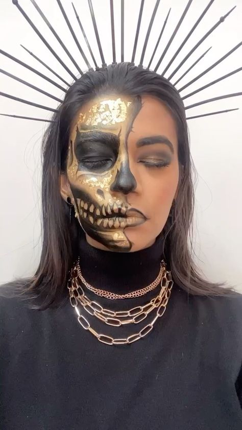 Black And Gold Skull Makeup, Black And Gold Halloween Makeup, Gold Skull Makeup, Gold Halloween Makeup, Mexican Skull Makeup, Half Skull, Creepy Halloween Makeup, Skeleton Makeup, Mexican Skulls