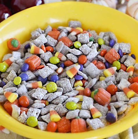 Easy Fall Puppy Chow Snack recipe, or Muddy Buddies, is made with Chex cereal, peanut butter, chocolate and colorful fall and Halloween candies. Perfect for munching or Halloween parties! Fall Puppy Chow, Halloween Puppy Chow, Puppy Chow Chex Mix, Puppy Chow Chex, Puppy Chow Snack, Strawberry Santa, Santa Treats, Fall Puppy, Fall Snack Mixes