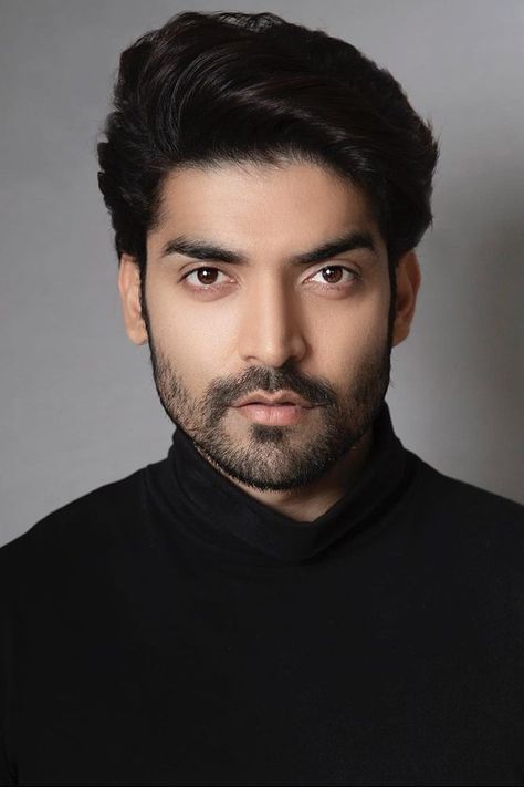 Gurmeet Choudhary, Neon Sneakers, Reality Shows, Acting Skills, Tv Actors, Athleisure Outfits, A Tv, Reality Show, White T