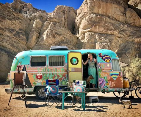 Camping Date, Travel Trailer Accessories, Hippie Camper, Best Travel Trailers, Vans Aesthetic, Romantic Camping, Pet Goat, Hippie Bus, Hippie Van