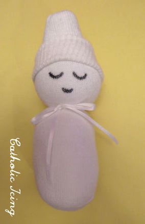 how to make a no sew sock baby Jesus Christmas Crafts, Baby Jesus Craft, Catholic Crafts, Christmas Crafts For Toddlers, Jesus Christmas, Sock Dolls, Sock Toys, Diy Socks, Sock Crafts