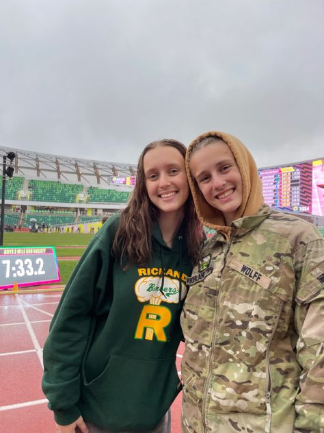 Track and field Oregon relays Univeristy of Oregon University Of Oregon Track And Field, Oregon Track And Field, Sister Goals, University Of Oregon, Track And Field, Green Aesthetic, Oregon, University, Track