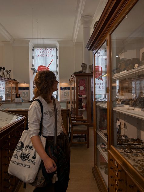 Science Museum Outfit, Geology Museum, Anthropology Major, 20s Aesthetic, Museum Studies, History Major, Museum Aesthetic, Career Vision Board, University Life