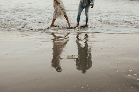 Prewedding Beach Photography, Pre Wedding Shoot Beach, Prewedding Beach Ideas, Beach Prewedding Photography, Vintage Beach Photoshoot, Couples Beach Photoshoot Romantic, Prewedding Photography Beach, Beach Prewedding, Couple Beach Photoshoot