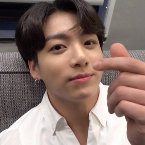 Finger Heart, Jeon Jeongguk, Jungkook Aesthetic, Jungkook Cute, Foto Jungkook, Baby Star, Bts Boys, Bts Wallpaper, Bts Jungkook