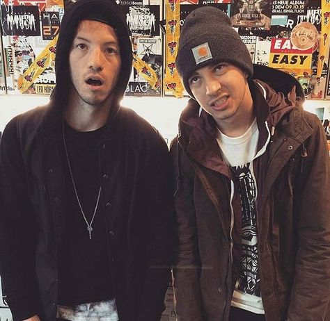 Idk, they can do anything they want and still be adorable, how is this even possible? Tyler Y Josh, Tyler And Josh, 21 Pilots, The Strokes, Tyler Joseph, I Love Music, Fall Out Boy, One Pilots, Staying Alive