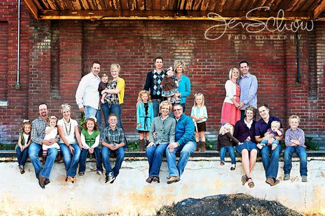 #madeiraphotos Large Family Photo Shoot Ideas, Urban Family Photography, Large Family Pictures, Large Family Photography, Extended Family Pictures, Large Family Portraits, Large Family Poses, Extended Family Photography, Big Family Photos