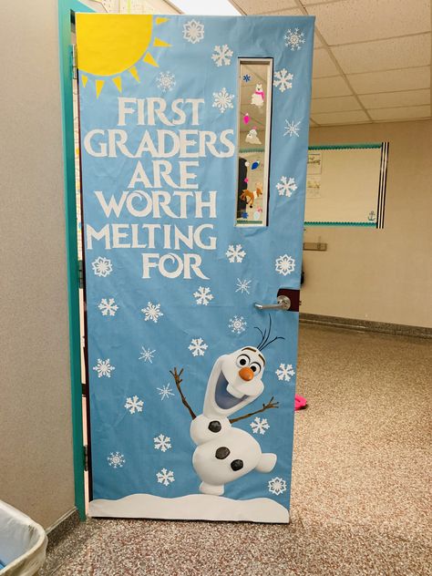 Classroom Christmas Door, Frozen Classroom, Winter Door Decorations Classroom, Halloween Door Decorations Classroom, Winter Classroom Door, Door Classroom, Classroom Door Decorating, Preschool Creative Art, Door Decorations Classroom Christmas