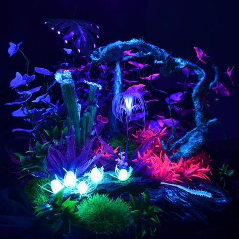 a fan project - avatar-pandora-dioramas Webseite! Blacklight Paint, Pandora Cake, Avatar Theme, Lizard Tank, Avatar Pandora, All By Myself, Pandora Avatar, Avatar Movie, Fantasy Forest