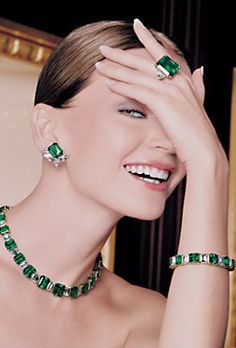 Esmeraldas de Graff Graff Jewelry, Fine Jewlery, Graff Diamonds, Exotic Jewelry, Glamour Dress, Green Jewelry, Fabulous Jewelry, Emerald Jewelry, Gorgeous Jewelry