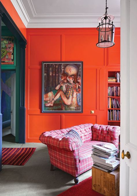 A plaid pink sofa is backed by a sunset orange wall. Plaid Sofa, Orange Rooms, Living Room Orange, Orange Interior, Pink Sofa, Orange Walls, Vintage Sofa, Maine House, Elle Decor