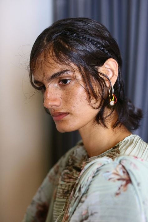 Runway Hairstyles, Unconventional Beauty, Fashion Week Hair, Sport Hair, Editorial Hair, Tousled Waves, Sleek Ponytail, Editorial Makeup, 2019 Fashion