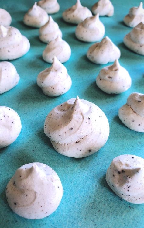 Mocha Meringue Cookies Melt In Your Mouth Cookies, Mint Mocha, Best Holiday Cookies, Thyme Recipes, Cute Christmas Cookies, Potluck Party, Food Truck Design, Meringue Cookies, Spiced Coffee