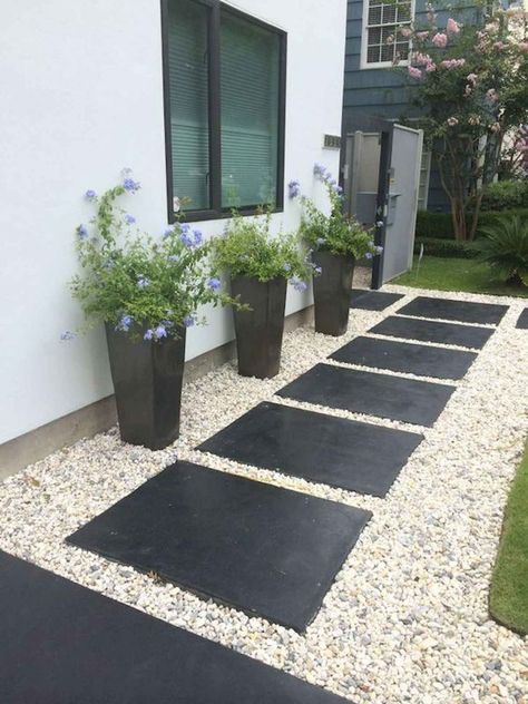 Small Garden Design Ideas Low Maintenance, Tanaman Sukulen, Side Yard Landscaping, Small Front Yard, Small Front Yard Landscaping, Meteor Garden 2018, Low Maintenance Garden, Outdoor Gardens Design, Small Garden Design