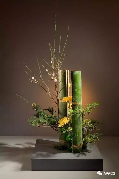 Human Flower, Japanese Floral Design, Fresh Floral Arrangements, Floristry Design, Hotel Flowers, Unique Floral Arrangements, Ikebana Flower, Ikebana Arrangements, Ikebana Flower Arrangement