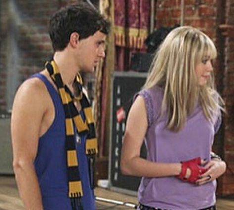 Hannah and Jesse Hannah Montana And Jesse, Jesse Hannah Montana, Drew Roy, Spongebob Pictures, Disney Eras, Miley Stewart, 23rd Birthday, Peyton List, Chick Flicks