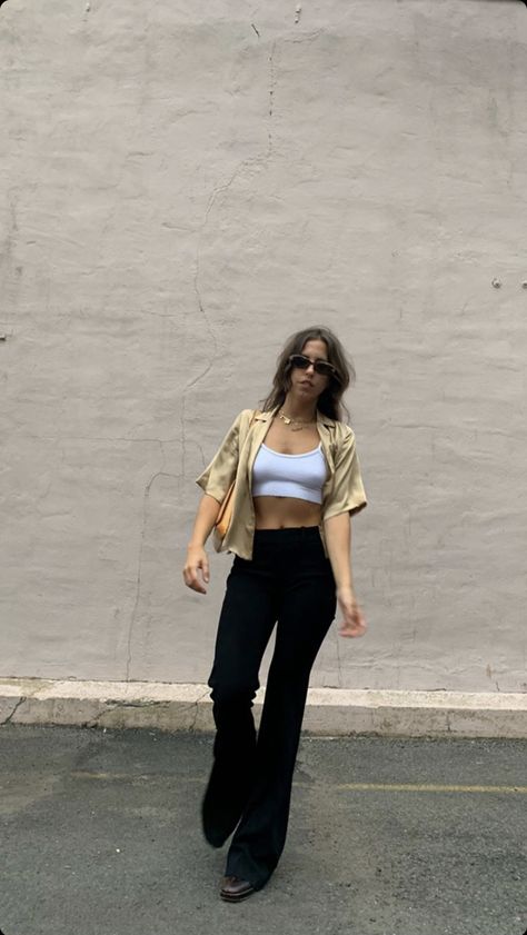 Black Flare Pants Outfit Aesthetic, Black Flare Jeans Outfit Summer, Black Flare Pants Outfit Summer, Black Flare Jeans Outfit Aesthetic, Black Flare Pants Outfit Casual, Flare Pants Outfit Aesthetic, Seattle Outfits Summer, Flared Jeans Outfit Aesthetic, Seattle Aesthetic Outfit