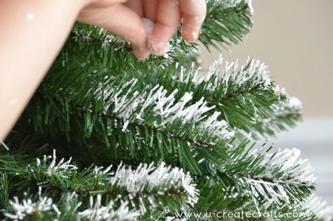 How to Add Snow to an Artificial Tree with this simple technique! Porch Trees, Frosted Tree, Christmas Tree With Snow, Artificial Snow, Peppermint Christmas, Pink Christmas Decorations, Flocked Christmas Trees, Tree Decorating, Artificial Tree