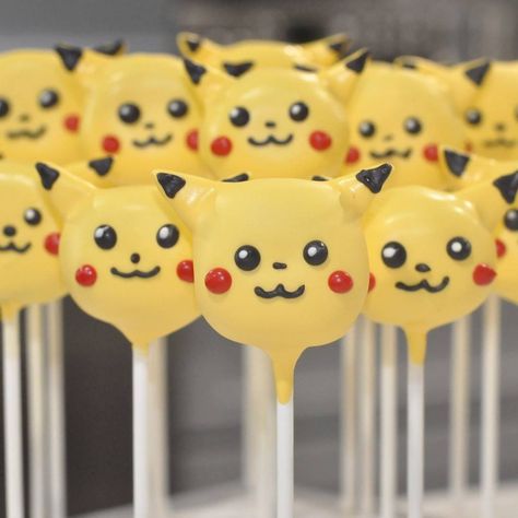 Pikachu Cake Pops, Pokemon Cake Pops, Pikachu Party, Pikachu Cake, Chocolate Creations, Cake Pop Decorating, Pokemon Cake, Pokemon Birthday Party, Baby Foods