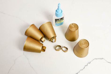 Diy Gold Bells, Diy Antique Bells, Diy Vintage Bells, Diy Gold Christmas Bells, Diy Brass Bells, Diy Cow Bells, How To Make Bells, Diy Christmas Bells Decorations, Christmas Bells Diy