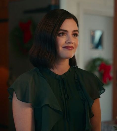 Lucy Hale Lucy Hutton, The Hating Game, Outfit Inso, Dark Green Dress, Lucy Hale, Movie Fashion, Autumn Beauty, Total Drama, Facial Expressions