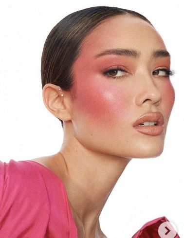 Fashion Photoshoot Makeup, Expressive Makeup Looks, Pastel Editorial Makeup, Bold Blush Makeup, Red Blush Look, Summer Tan Makeup, Model Make Up, Heavy Blush Makeup, Blush Product Photography