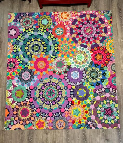 Finally finished piecing my 2nd La Passacaglia! I’ve worked on this hand pieced baby on and off for 3 years 😍😍❤️❤️ #slowstitching #epp… | Instagram Millefiori Quilt Pattern, Passacaglia Quilt, La Passacaglia Quilt, Quilt Pattern Free, Million Flowers, Millefiori Quilts, English Paper Piecing Quilts, Colorful Quilts, Paper Piecing Quilts