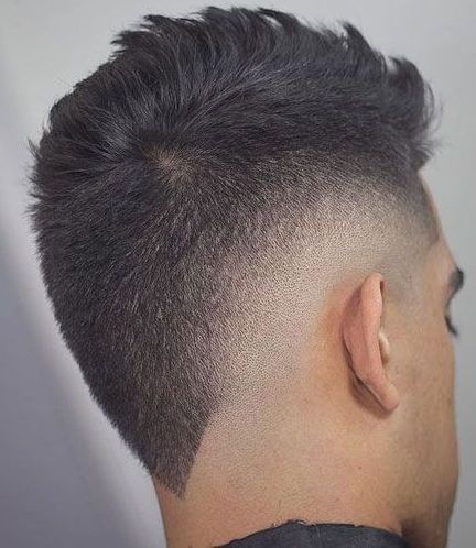 V Shaped Fade For Men, Low Fade Mohawk Men, Low Fade Mohawk, Fauxhawk Fade Men, Trendy Haircut For Men, Haircut For Men Fade, Medium Fade Haircut, Fade Mohawk, V Shaped Haircut