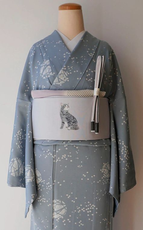 Modern Kimono Fashion, Cute Kimono, Cute Kimonos, Modern Kimono, Tabby Cats, Yarn Ball, Modern Outfits, Japanese Kimono, Tabby Cat