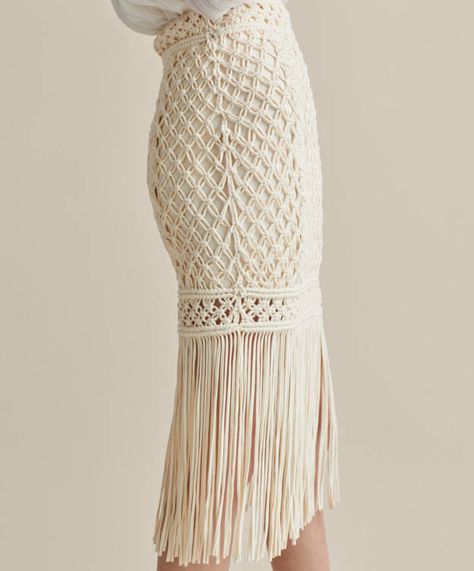 La falda más impresionante del verano es de croché y está en Massimo Dutti Macrame Style, Macrame Clothes, Yarn Creations, Macrame Dress, Knitted Dresses, Crochet Skirts, Mode Boho, Model Outfits, Macrame Ideas