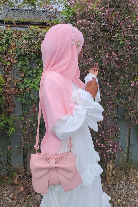 Eid Outfit Inspo 2024, Coquette Muslim Outfit, Kawaii Hijab Outfit, Modest Kawaii Outfits, Pink Eid Outfit, Pink Outfits Aesthetic Hijab, Kawaii Hijab, Coquette Hijab, Abaya Aesthetic