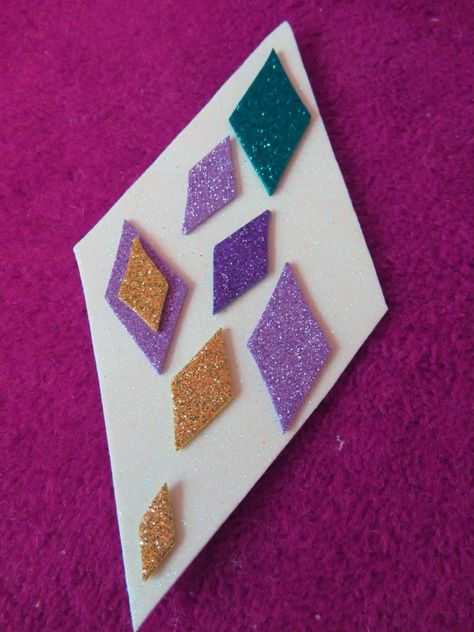 Diamond Shape Crafts Preschool Art Projects, Diamond Shape Activities For Preschool, Diamond Shape Activity, Rhombus Activities For Preschool, Diamond Shape Crafts Preschool, Diamond Crafts Preschool, Diamond Activities For Preschool, Rectangle Crafts For Toddlers, Glitter Collage