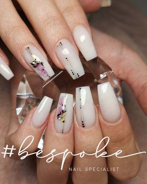 Milky White Nails With Abstract Design, Milky White Nails With Nail Art, Nails Blanc Lait, Milky White Nails With Gold Design, Milky White Gel Nails With Design, Milk White Acrylic Nails With Design, Silver Leaf Nails, Ongles Blanc Laiteux Nail Art, Nails With Spider Gel