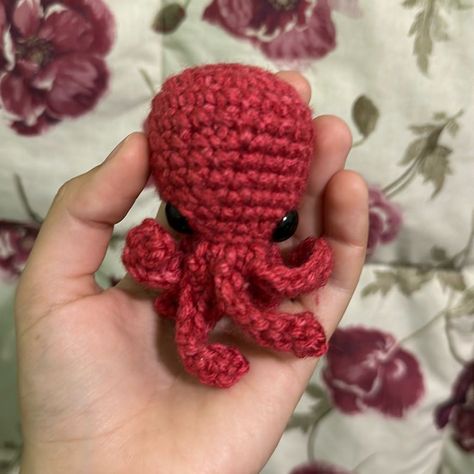 All Of My Work Is Handcrafted With Love And Aloha. I Am Open To Commissions, So If You Have Any Questions Feel Free To Ask. I Put In Hours Of Work To Create Your New Best Friend. Crochet Octopus. Best Friend Crochet, Selling Crochet Items, Crochet Toothless, Crochet Octopus, Crochet Design Pattern, Beginner Crochet Projects, Fun Crochet Projects, New Best Friend, Diy Crochet Projects