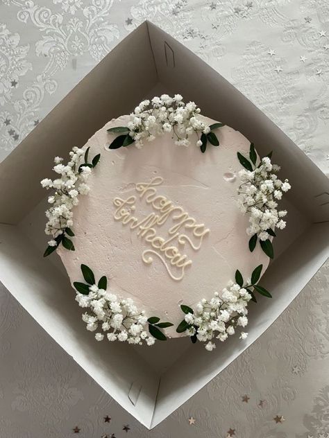 Birthday Cake Minimalist Design, Minimalist Cake Wedding Simple, Minimalistic Bday Cake, Mini Cake With Flowers, Pretty Simple Birthday Cakes, Minimalist Cake With Flowers, Simple Cake Flowers, Minimalistic Cakes Aesthetic, Birthday Cake Simple Aesthetic