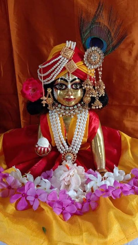 Ladoo Gopal Shringar, Ladu Gopal Shringar, Krishna Jula Decoration Ideas, Ladu Gopal Image, Laddoo Gopal Dresses, Laddu Gopal Pagdi, Gopal Ji Poshak, Gopal Krishna, Krishna Birthday