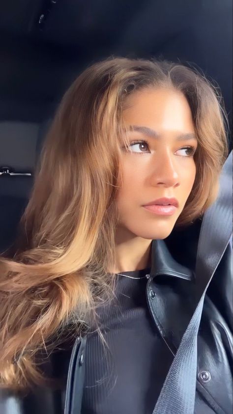 Zendaya Hair, Zendaya Maree Stoermer Coleman, Zendaya Style, Zendaya Coleman, Haircuts For Long Hair, Cut My Hair, Brown Hair Colors, Looks Style, Hair Highlights