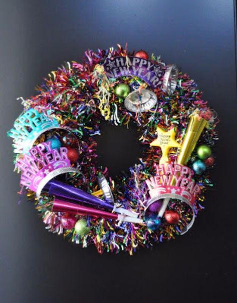 New Years Eve Decor Ideas - New Years Eve Wreath - DIY New Year's Eve Decorations - Cheap Ideas for Banners, Balloons, Party Tables, Centerpieces and Festive Streamers and Lights - Cool Placecards, Photo Backdrops, Party Hats, Party Horns and Champagne Glasses - Cute Invitations, Games and Free Printables http://diyjoy.com/new-years-eve-decor-ideas Strawberry Garnish, Couronne Diy, New Years Eve Day, New Year's Crafts, New Years Eve Decorations, New Year’s Eve, New Years Decorations, Wreath Ideas, New Year Celebration