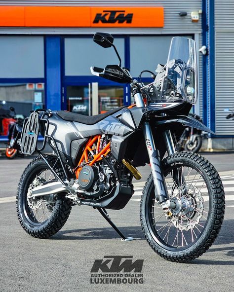 KTM 690 Enduro R 🔥 ⁠ 📸 @ktmluxembourg with our Officially Licensed "RR-Tech" (Black) livery in Matte laminate finish 💪 ⁠ ⁠ #motoproworks #ktmofficial #readytorace #ktm690 #ktm690enduro #enduro #braaapp #supermoto #motard #custommade #customgraphicskit #customgraphics #rimdecals #rimstripes #rrtech Ktm 690 Enduro, Ktm 690, Custom Graphics, May 22, Laminate, Stripes, Bike, On Instagram, Quick Saves